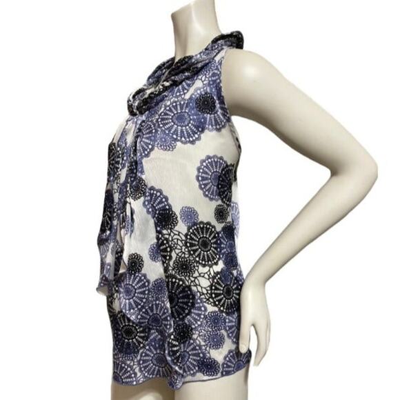 Milano Sleeveless Ruffle Front Blue and White Blouse Size XL - Picture 2 of 3